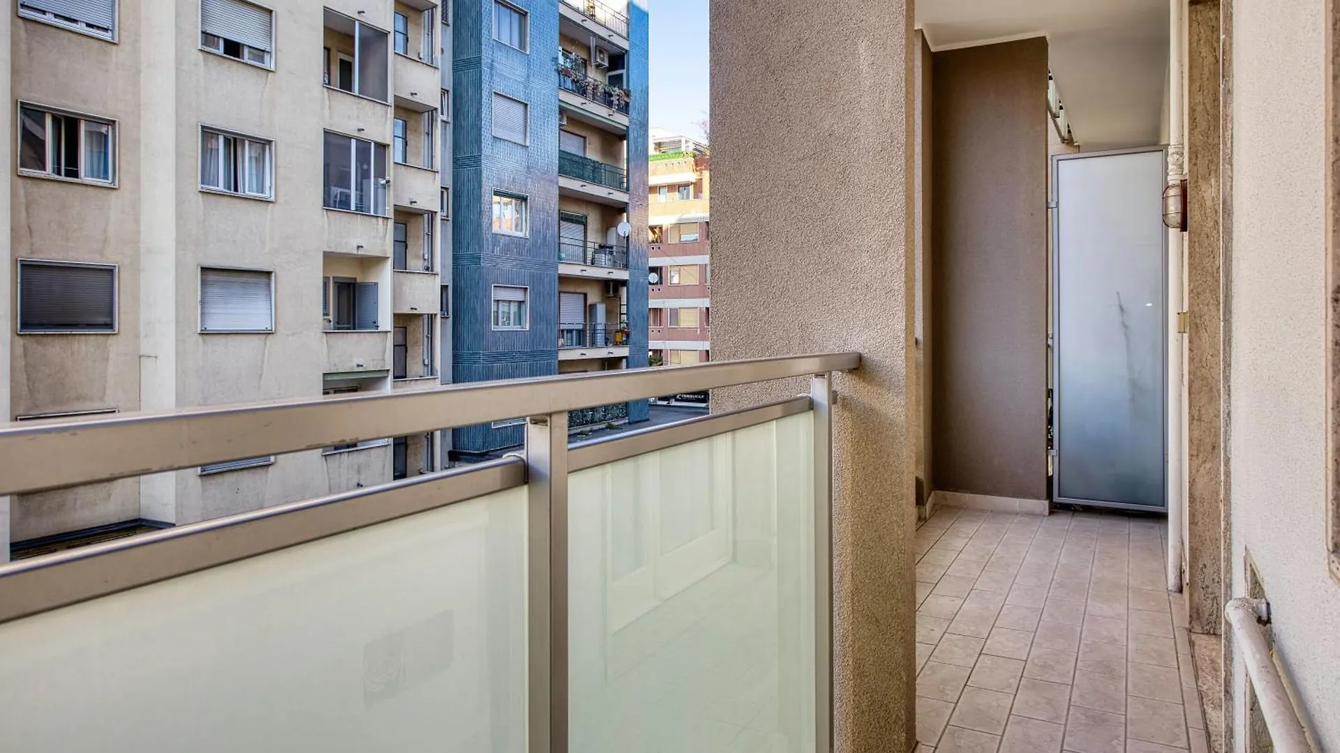 Elegant One-Bedroom Apartment In Porta Romana Milan 0*,